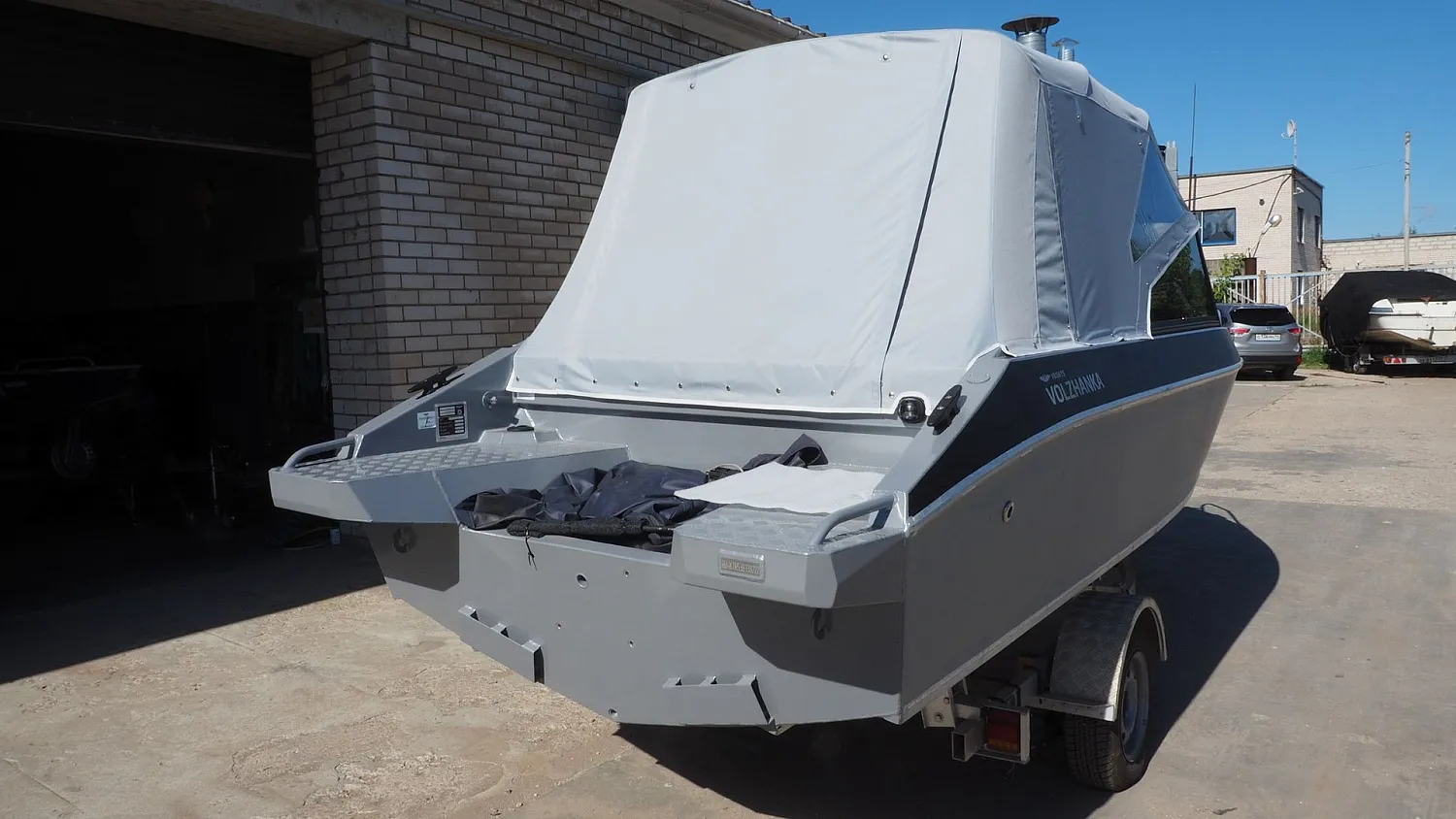(2023)  Волжанка 53 Bowrider - Fish Ветровое стекло AUTO с боковиной Классик, Ходовой и транспортировочный тенты