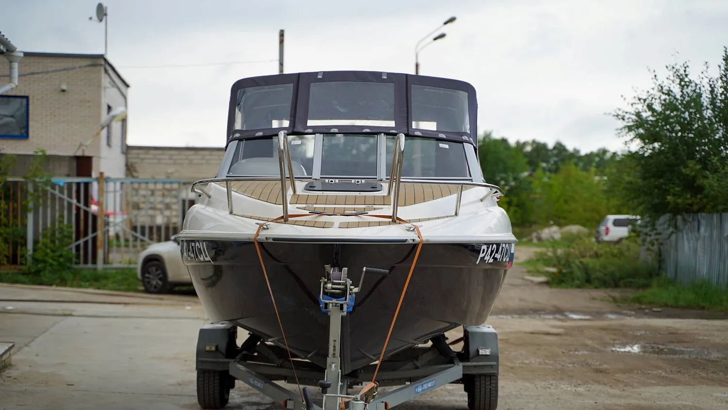 (2021) Феникс 560  Ветровое стекло Auto, Ходовой тент 