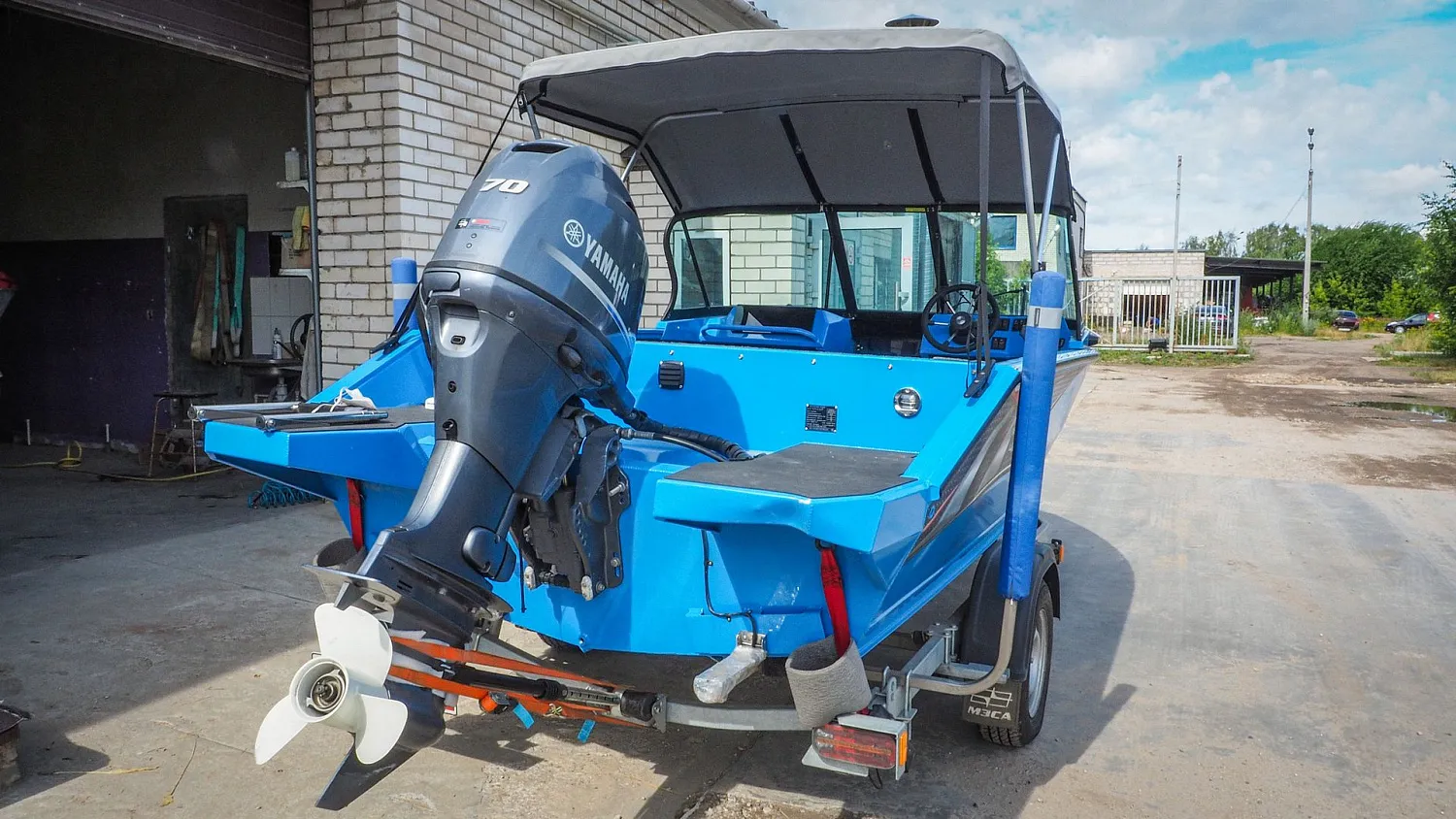 (2022) Windboat 4.6 DCX Ходовой тент на заводское ветровое стекло