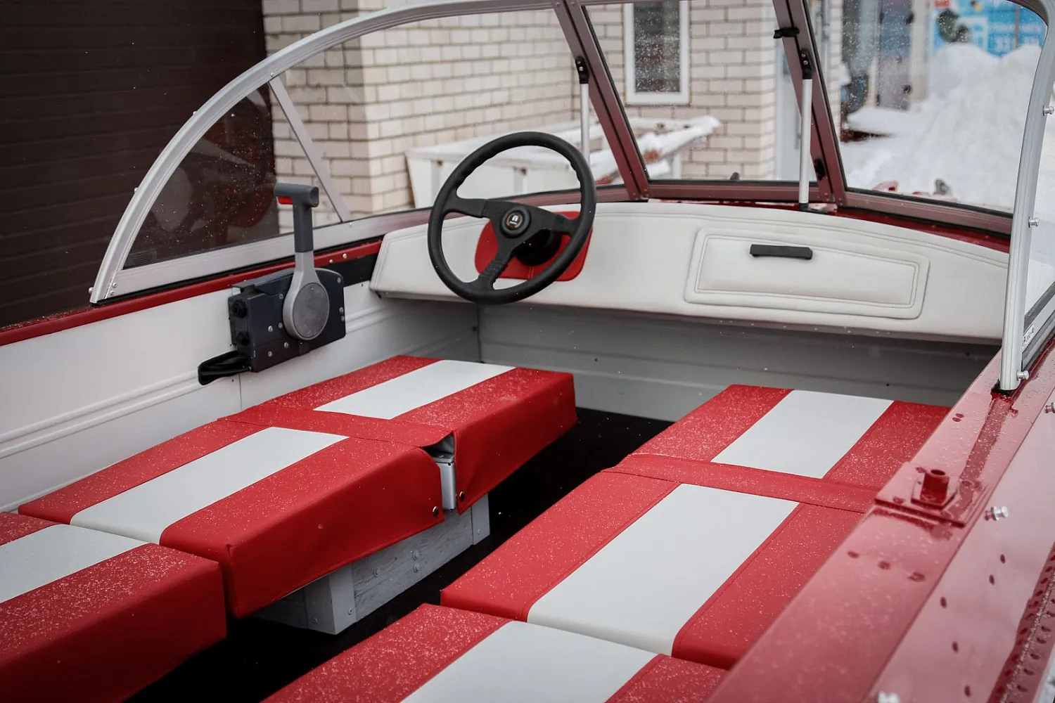 (2018) Обь 3 Ветровое стекло Элит с боковиной Классик, тент Стояночный, покраска в Красный