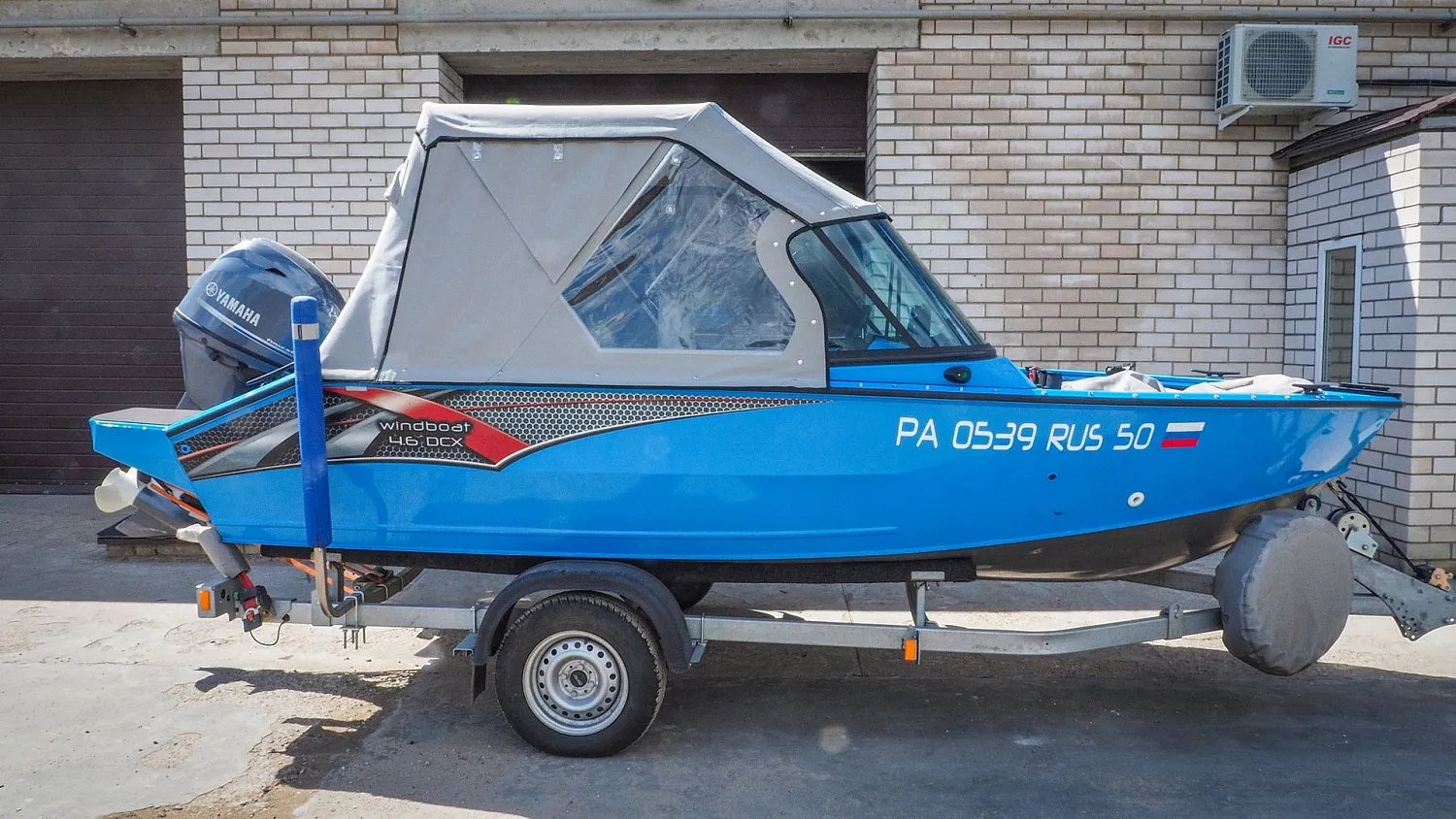 (2022) Windboat 4.6 DCX Ходовой тент на заводское ветровое стекло