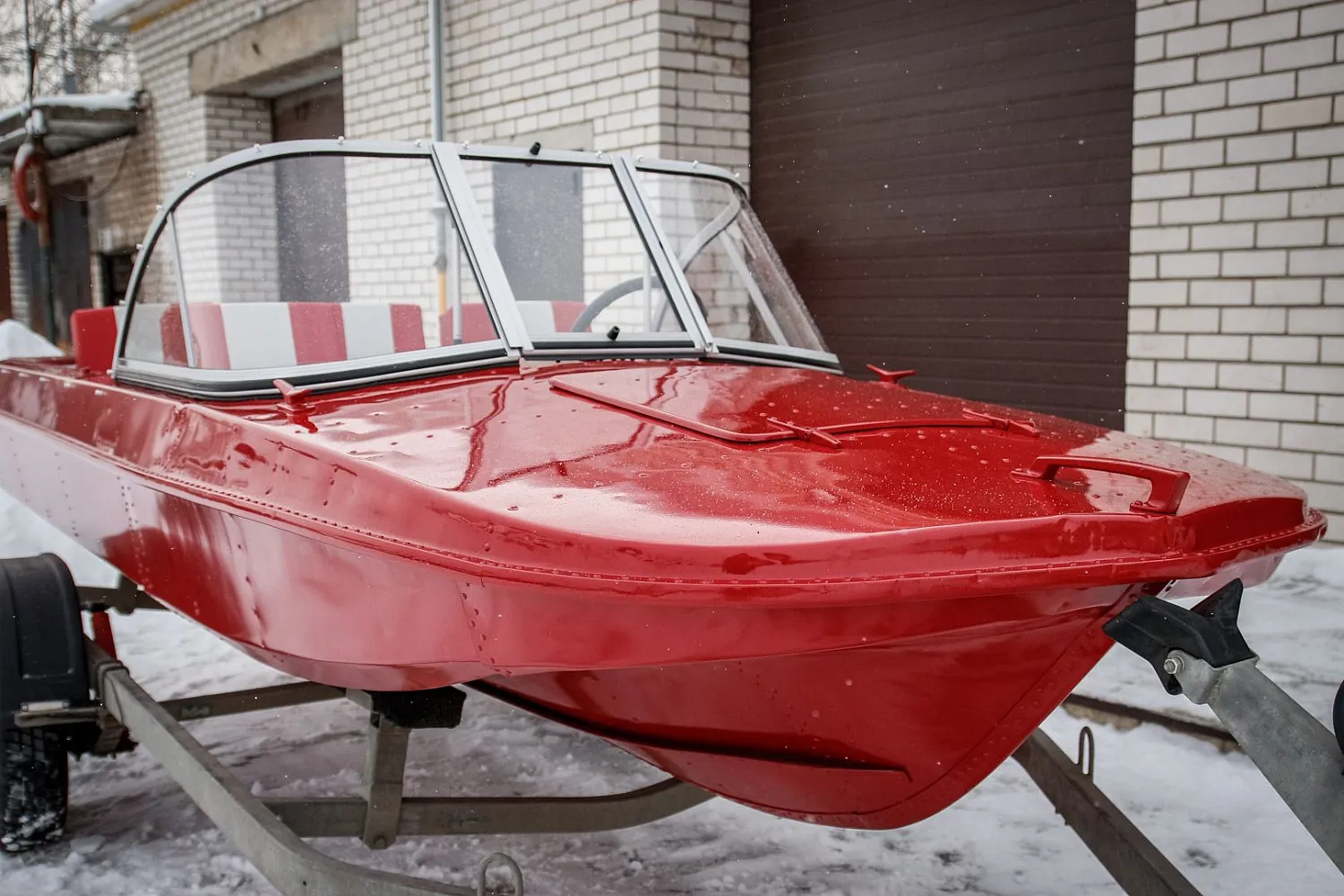 (2018) Обь 3 Ветровое стекло Элит с боковиной Классик, тент Стояночный, покраска в Красный