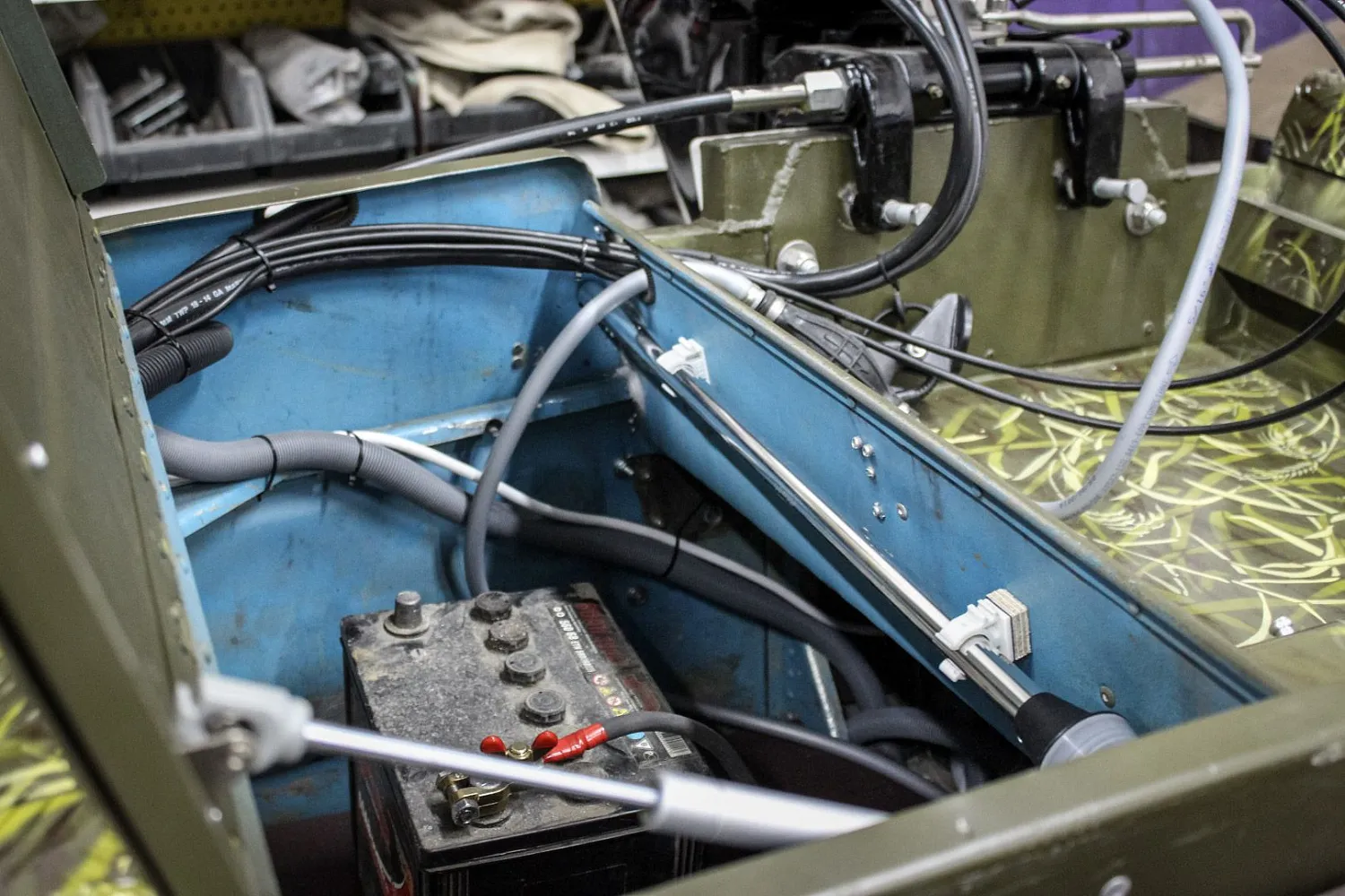 (2015) Обь 3 Ветровое стекло Премиум с боковиной Классик, покраска в камуфляж