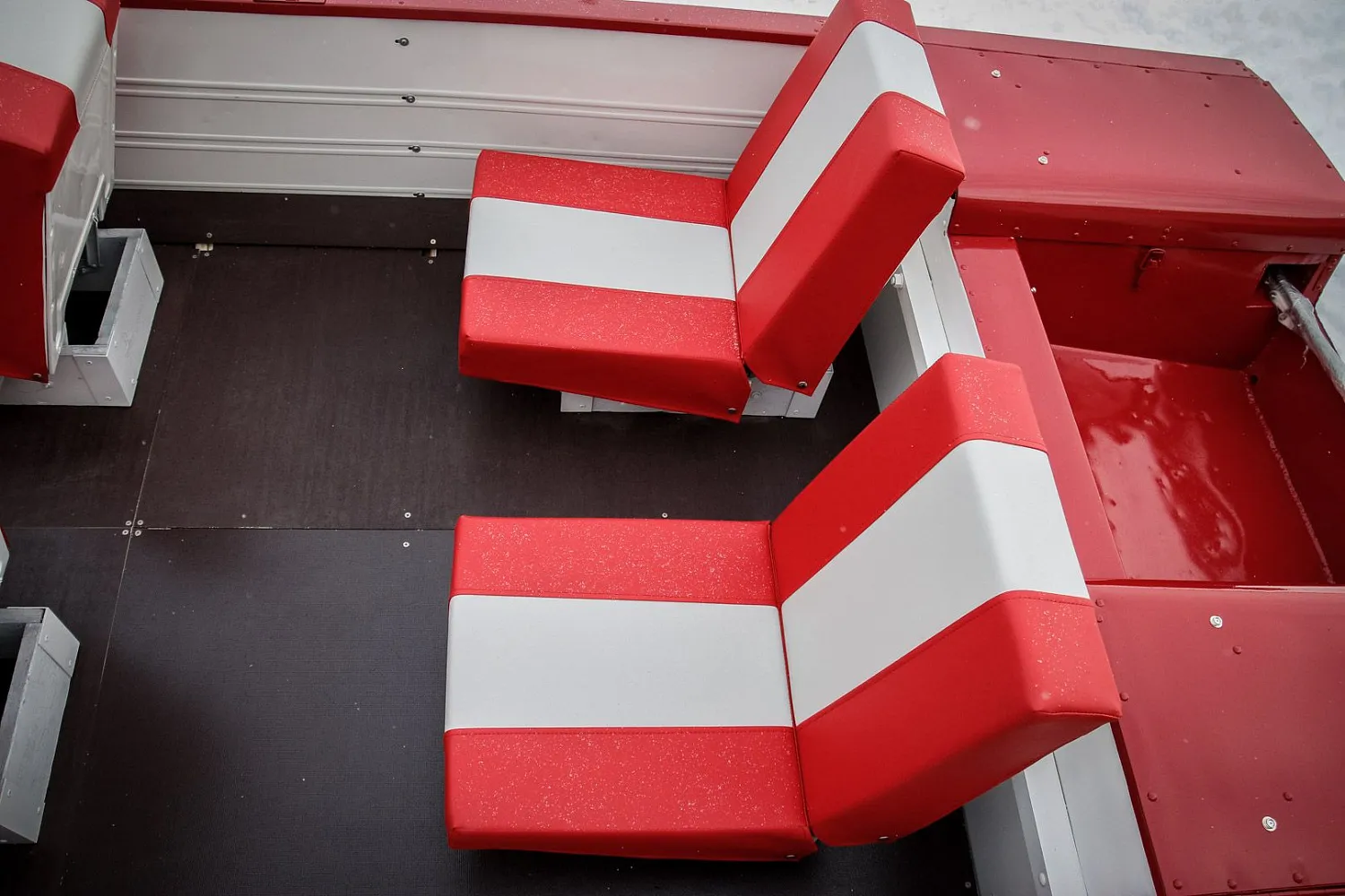 (2018) Обь 3 Ветровое стекло Элит с боковиной Классик, тент Стояночный, покраска в Красный