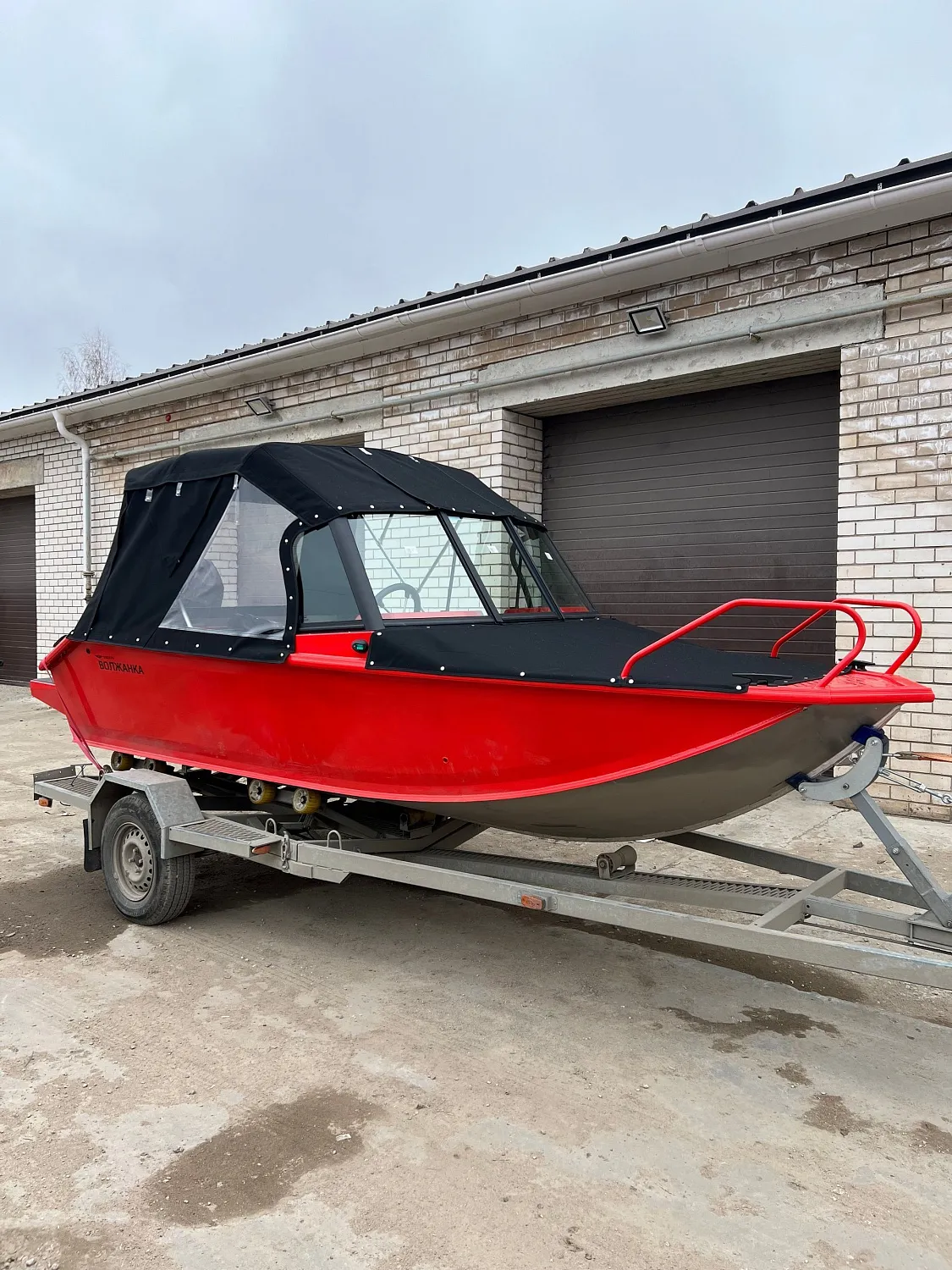 (2024) Волжанка 46 Фиш AUTO XL красная