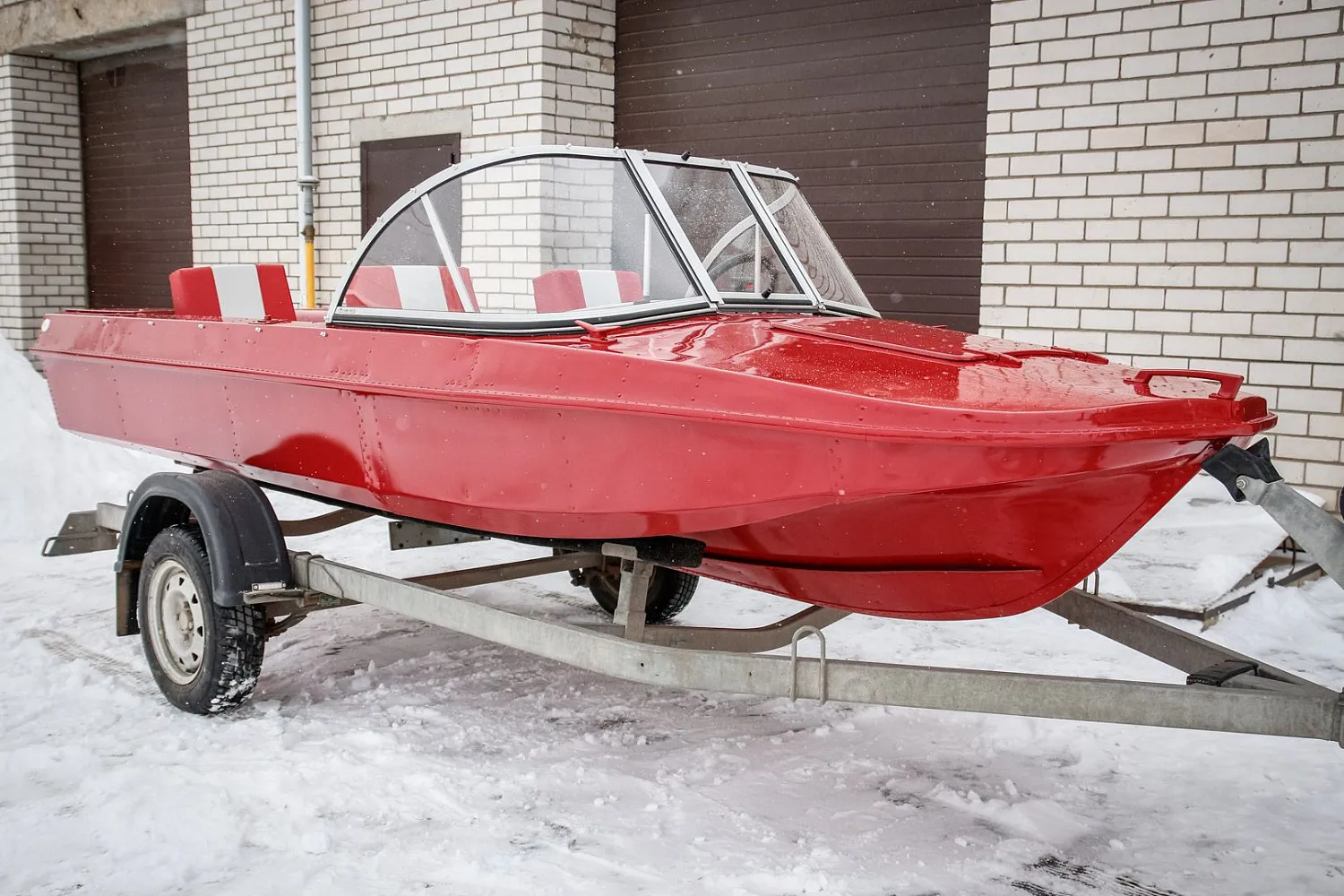 (2018) Обь 3 Ветровое стекло Элит с боковиной Классик, тент Стояночный, покраска в Красный