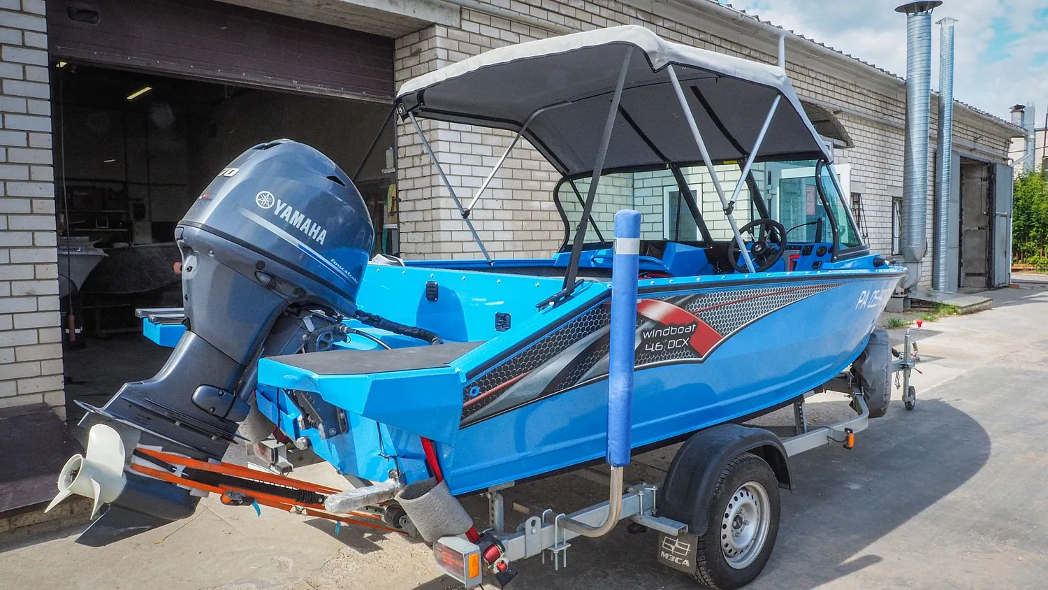 (2022) Windboat 4.6 DCX Ходовой тент на заводское ветровое стекло