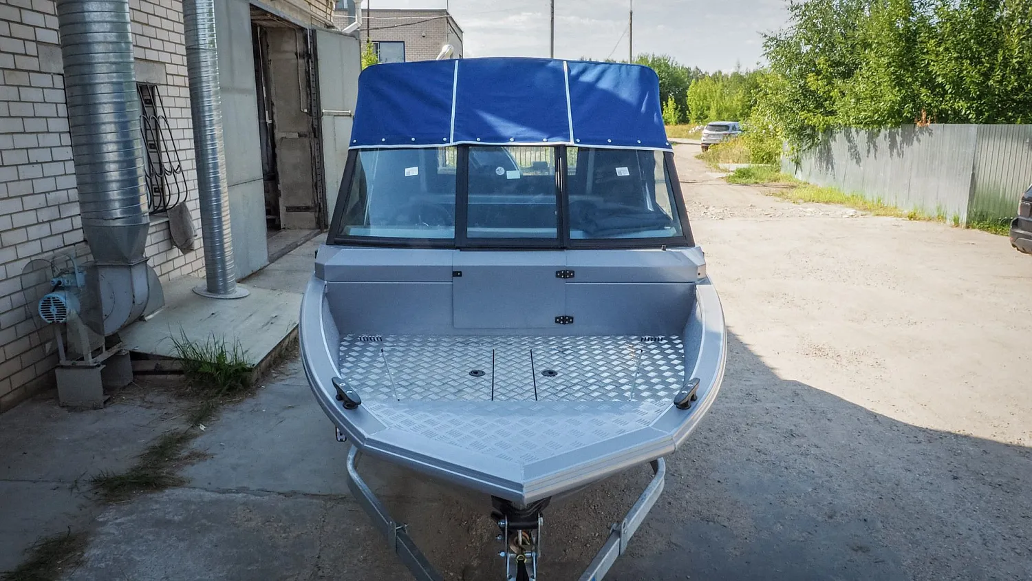 (2022) Волжанка 46 Фиш 2022 г.в. Ветровое стекло Auto и ходовой тент