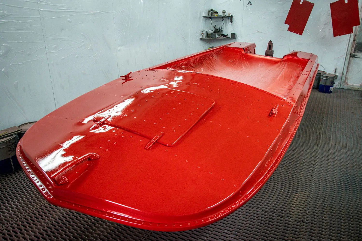 (2021) Обь 3 Ветровое стекло Элит с боковиной Классик, тент Ходовой, покраска в красный цвет