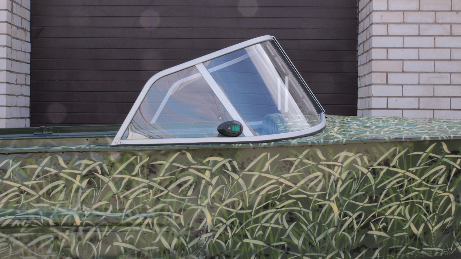 (2020) Казанка М Ветровое стекло Комфорт с боковиной Классик и покраска в камуфляж