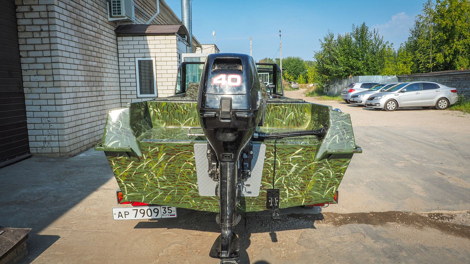 (2022) Казанка 5М4 Ветровое стекло Auto с боковиной Классик, покраска в зеленый камуфляж и Транспортировочный тент