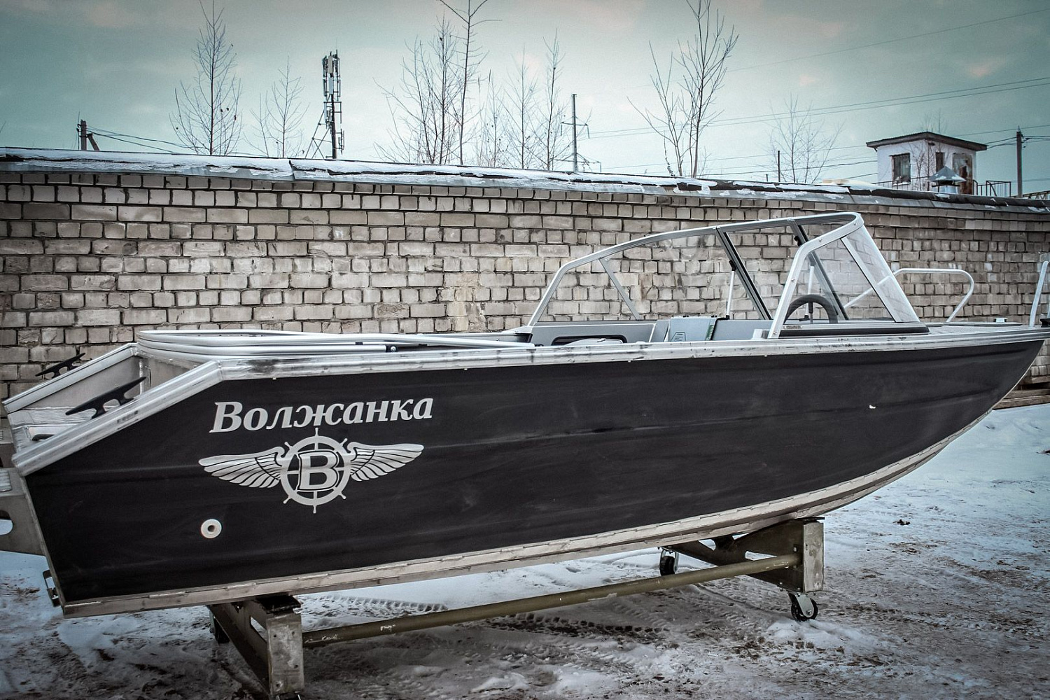 (2015) Волжанка 46 Классик Ветровое стекло Элит боковина Классик, тент Ходовой и Стояночный