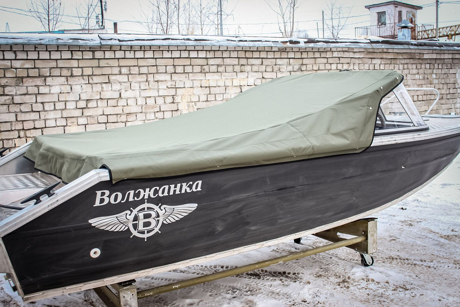 (2015) Волжанка 46 Классик Ветровое стекло Элит боковина Классик, тент Ходовой и Стояночный