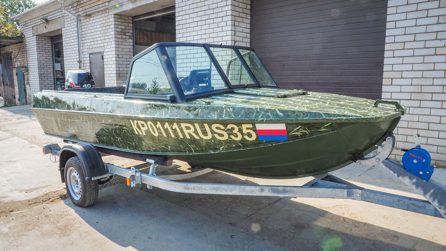 (2022) Казанка 5М4 Ветровое стекло Auto с боковиной Классик, покраска в зеленый камуфляж и Транспортировочный тент