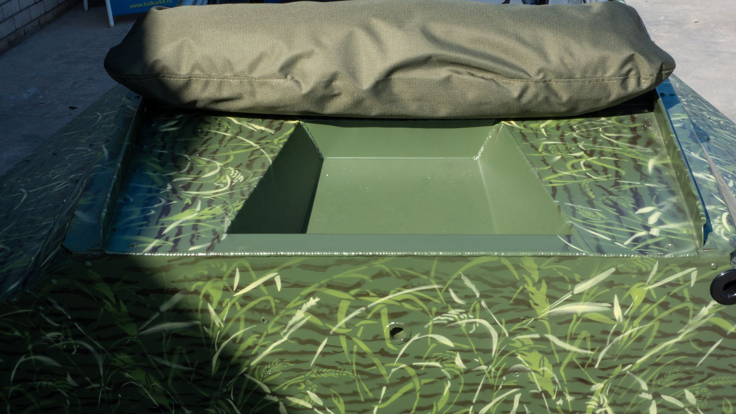(2022) Казанка М Ветровое стекло Элит с боковиной Классик покраска в зеленый камуфляж